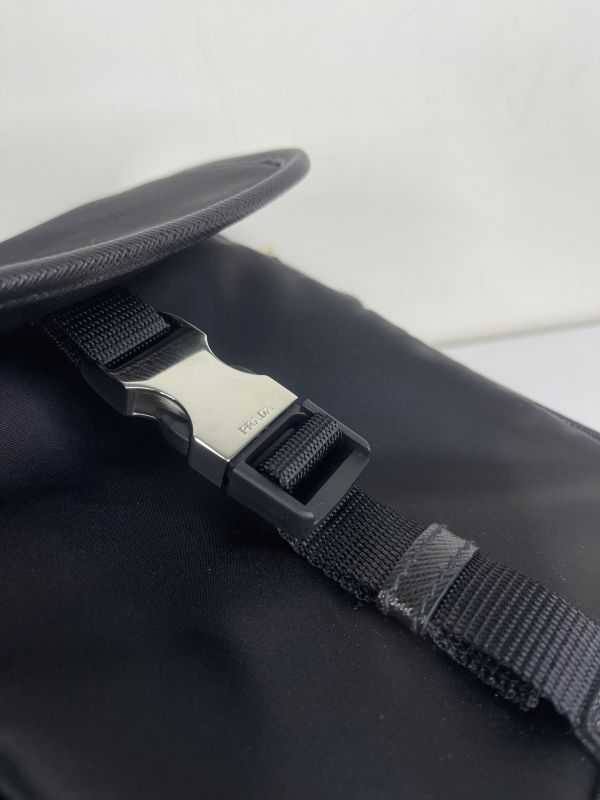 【分期0利率】PRADA 經典LOGO輕量尼龍翻蓋斜背包【全新品】 