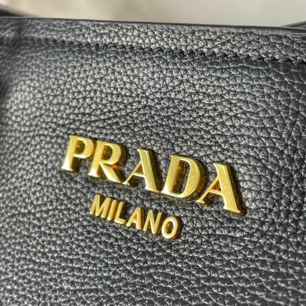 【全新閒置品】【12期0利率】PRADA 防刮牛皮磁扣托特包 