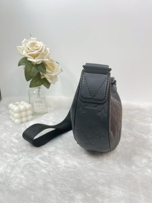【分期0利率】LV  HAMAC BAG 黑壓紋胸包【95成新】 