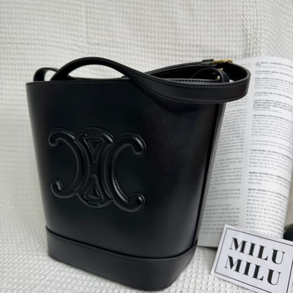 【9成新】【12期0利率】CELINE CUIR TRIOMPHE 小型 BUCKET 水桶包(免費附贈內膽包) 