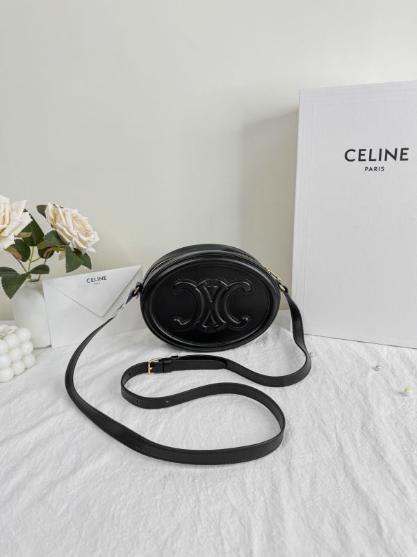 【分期0利率】CELINE CUIR TRIOMPHE OVAL 皮革大月餅包【9成新】 