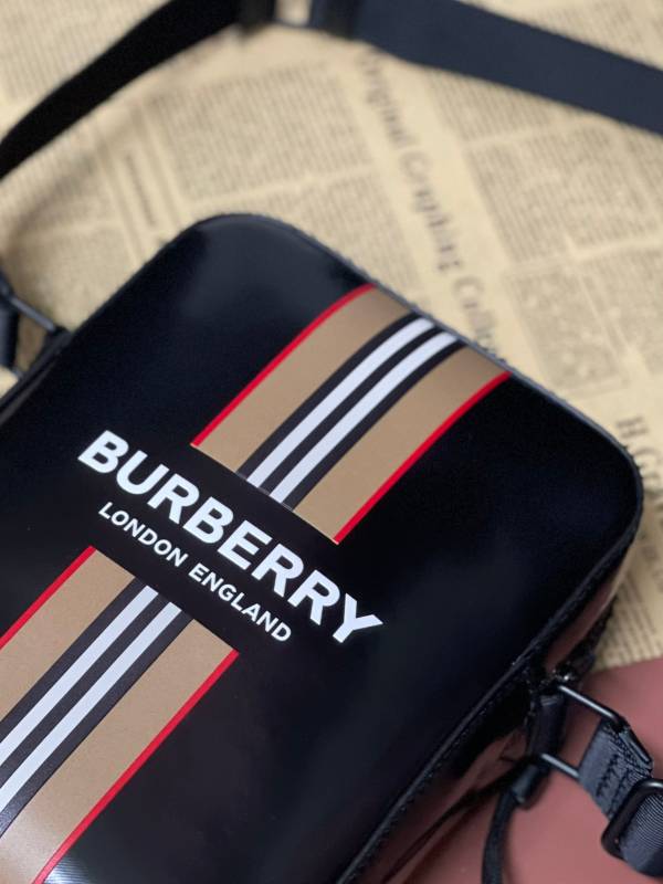 【12期0利率】【全新品】BURBERRY 漆皮條紋手機包 中性款 男女皆可【現金價18500】 