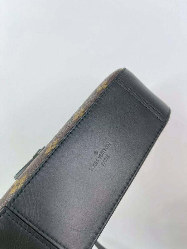 【9成新】LV saintonge老花流蘇相機包-黑 