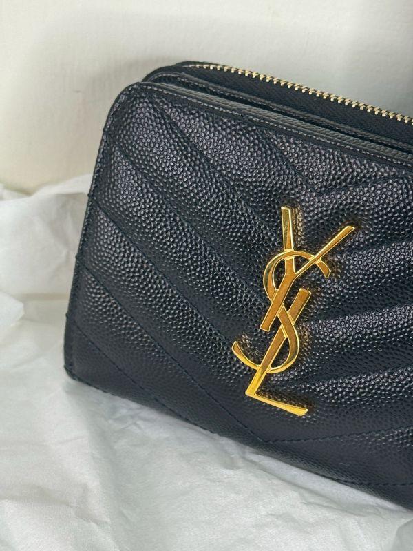 【分期0利率】YSL 魚子醬衍縫拉鍊對折 6 卡零錢袋短夾【未使用閒置品】 