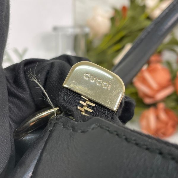 【12 期0利率】GUCCI 雙G壓紋牛皮半月水餃腋下包【9成新】【現金價15000】 