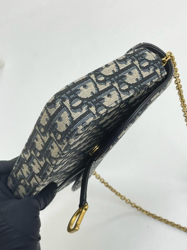 【95成新】DIOR Saddle 中型附鏈帶手拿包 