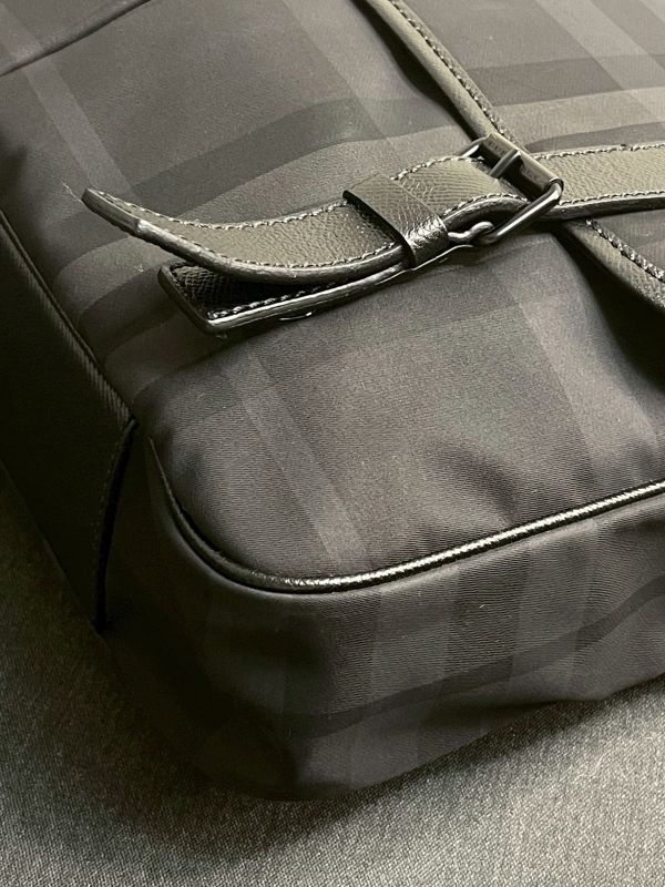 【分期0利率】BURBERRY 炭灰格紋郵差包 【99成新】 