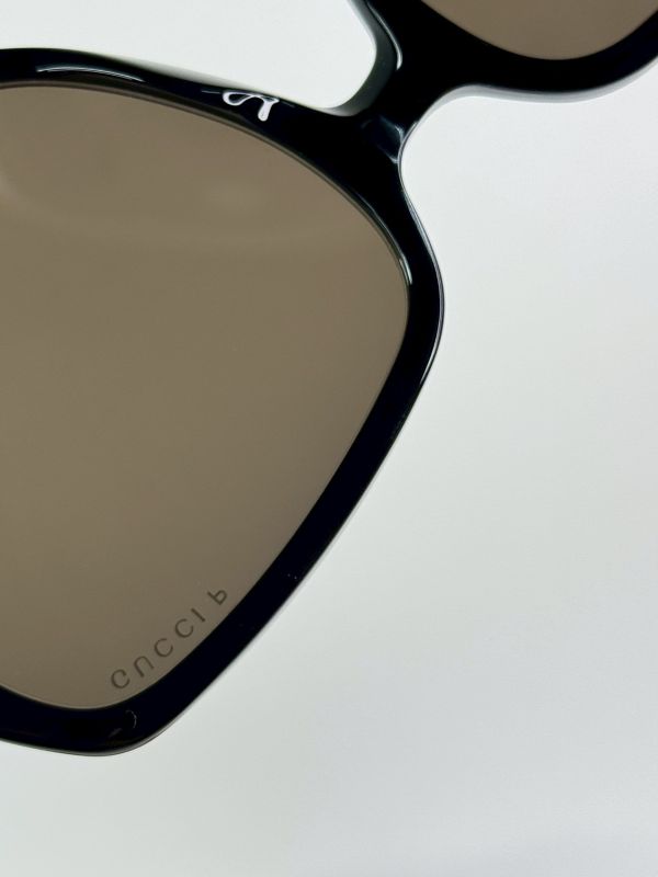 【分期0利率】 GUCCI 大方框側LOGO 墨鏡【99成新】 