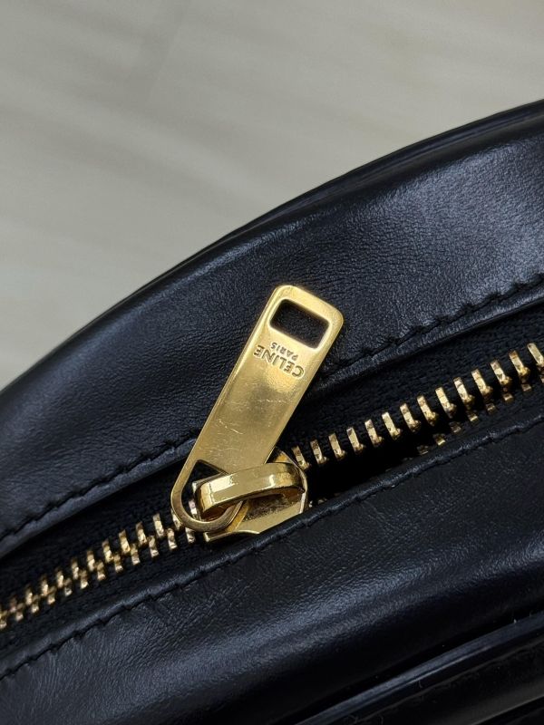 【95成新】CELINE CUIR TRIOMPHE OVAL 皮革大月餅包 