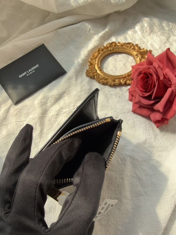 【分期0利率】YSL monogram粒面壓紋皮革兩摺錢包【95成新】 