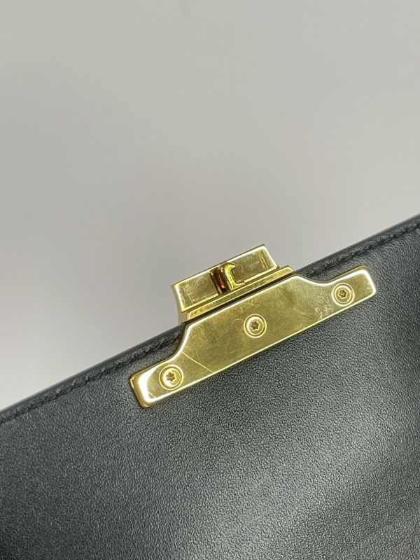 【9成新】CELINE 亮面牛皮革CLAUDE肩揹袋 