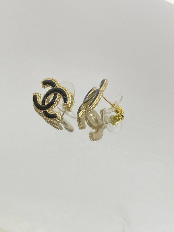 【99成新】CHANEL 24SS珐瑯麻花雙C耳針 