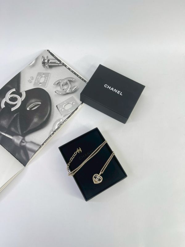 【未使用閒置品】CHANEL  23B拚色鑲鑽愛心項鍊 