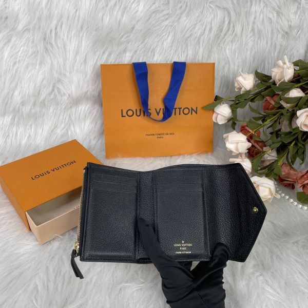 【9.5成新】【12期0利率】LV 黑色皮革壓紋三折短夾黑色 
