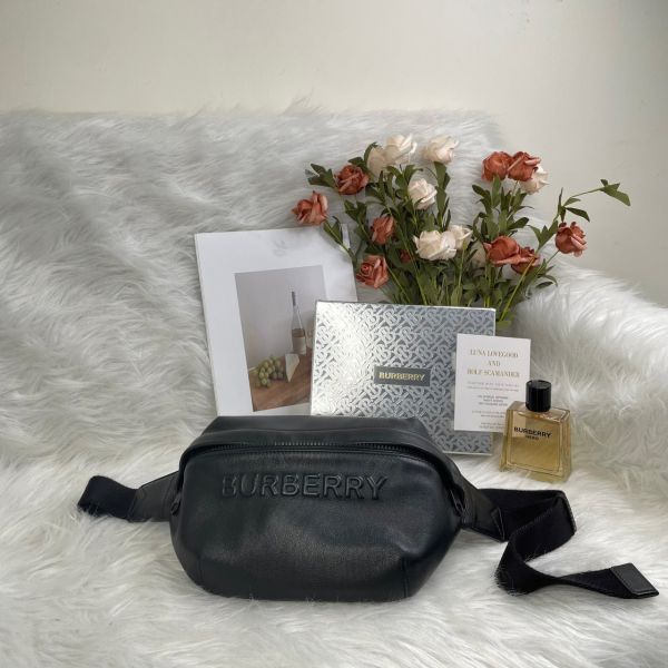 【12期0利率】BURBERRY 皮革字母壓印腰包【95成新】 