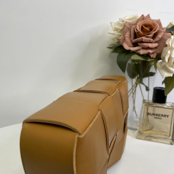 【9成新】【12期0利率】Cassette Pouch On Strap15格繩帶手拎包 