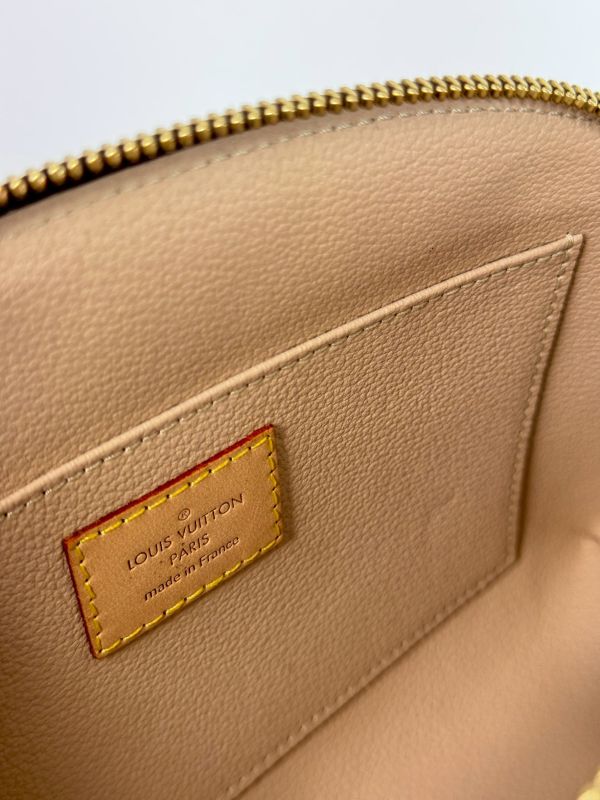 【分期0利率】LV 化妝包 MM【99成新】 