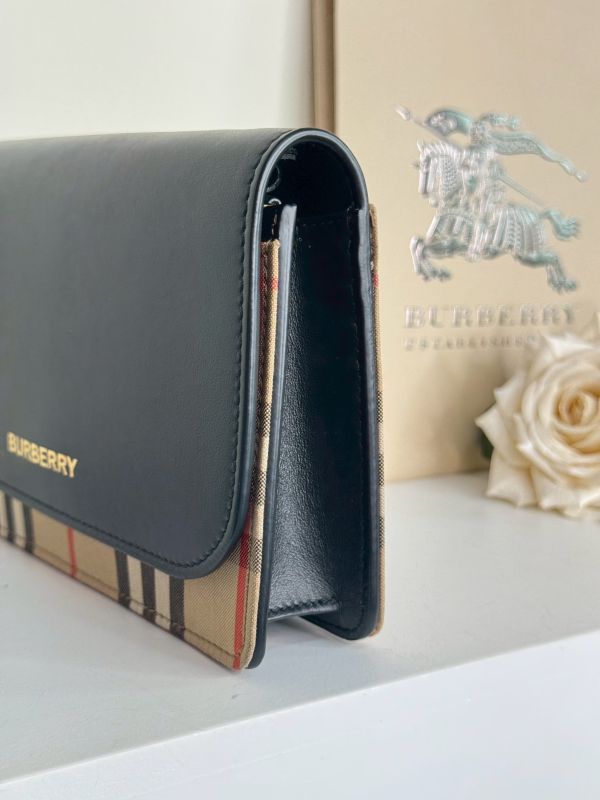【分期0利率】BURBERRY Hampshire翻蓋斜背包【99成新】 