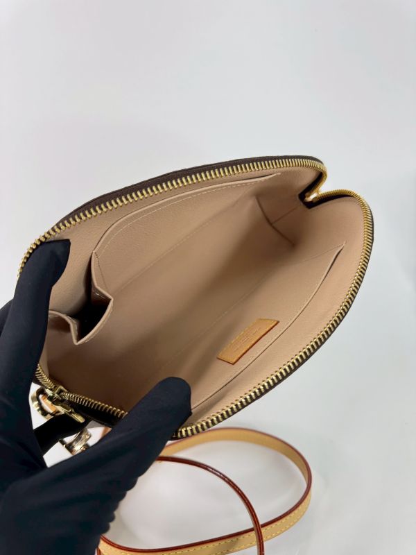 【分期0利率】LV 化妝包 MM【99成新】 