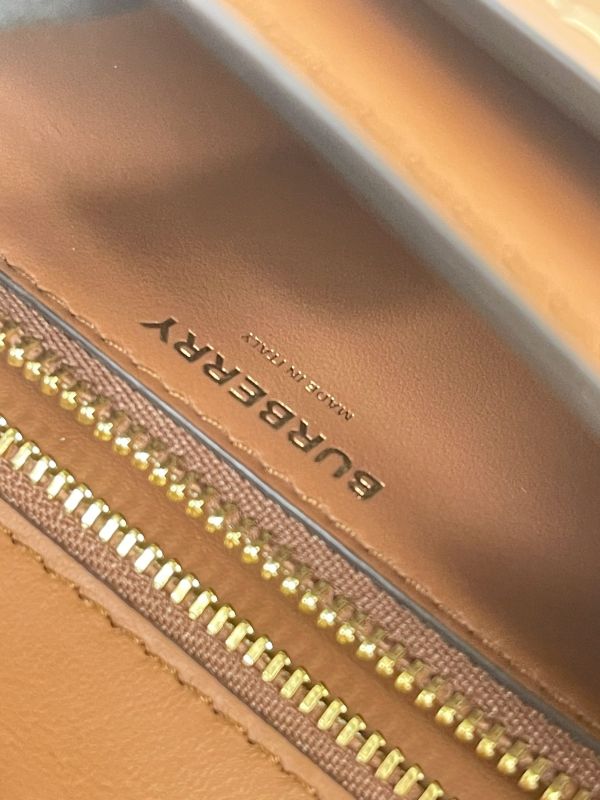 【分期0利率】BURBERRY TB帆布翻蓋郵差包【95成新】 