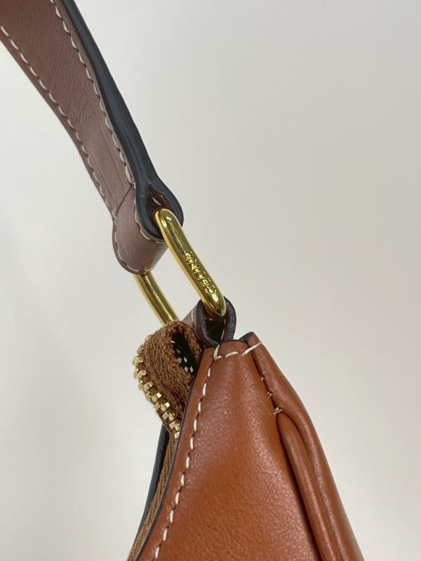【分期0利率】CELINE Triomphe 刺繡牛皮AVA【99成新】 
