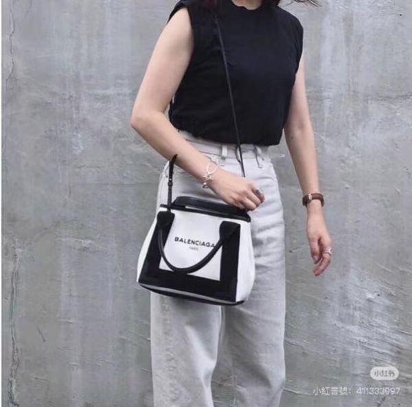 【9成新】Balenciaga Navy Cabas XS(背帶款) 