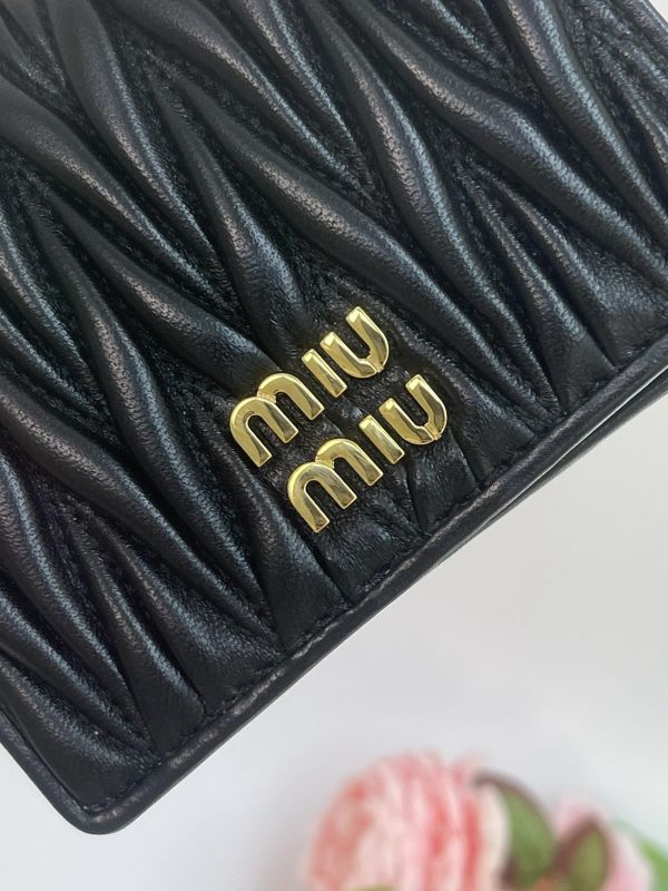 【全新品】MIUMIU Matelassé 對開短夾 