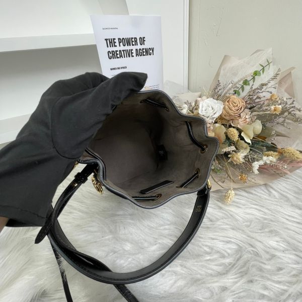 【12期0利率】FENDI Mon Tresor迷你水桶包【95成新】 