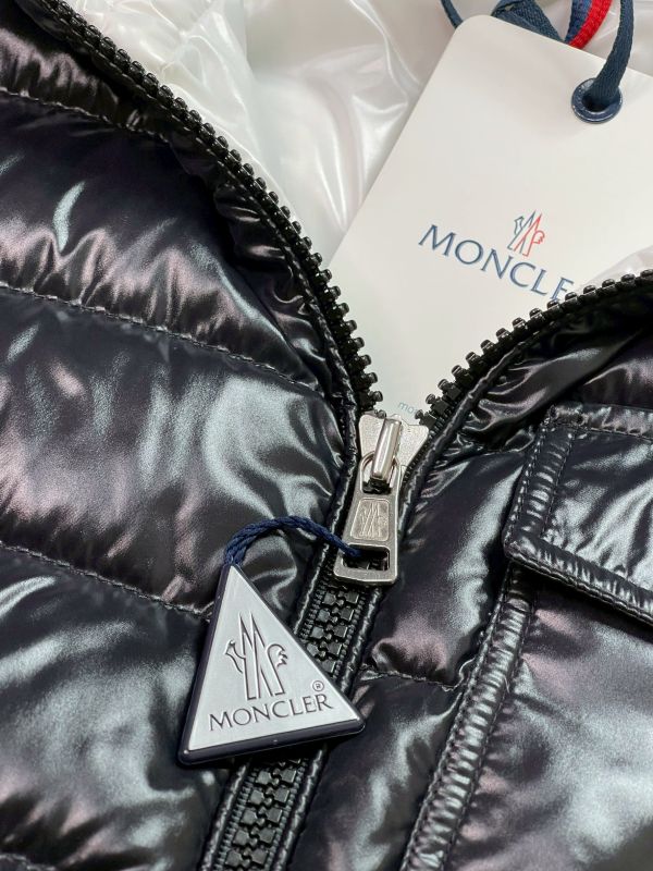 【分期0利率】MONCLER Ragot 羽絨連帽背心【全新品】