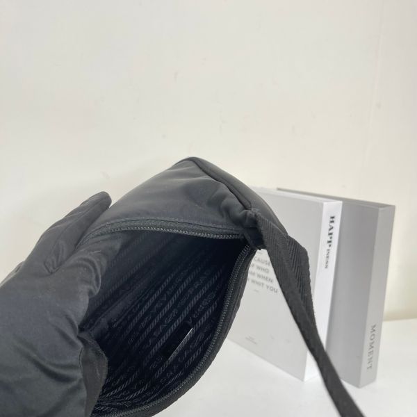 【分期0利率】PRADA Re-Edition 2000 迷你包【9成】 