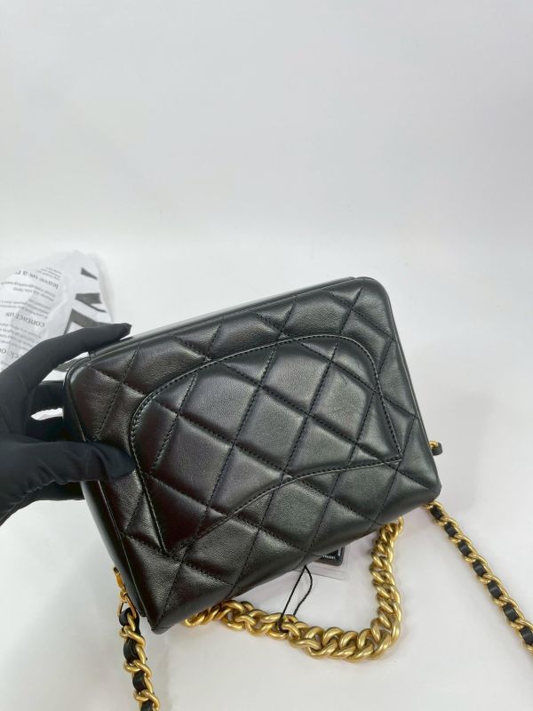 【95成新】CHANEL 21B 側邊金屬字母方胖 