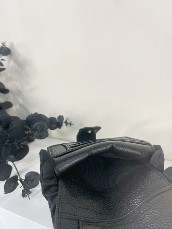 【分期0利率】PRADA 浮雕LOGO 對開短夾【99成新】 