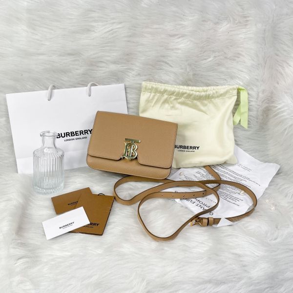 【9.9成新】【12期0利率】BURBERRY TB 小號粒紋皮革鎖扣包 奶茶色 
