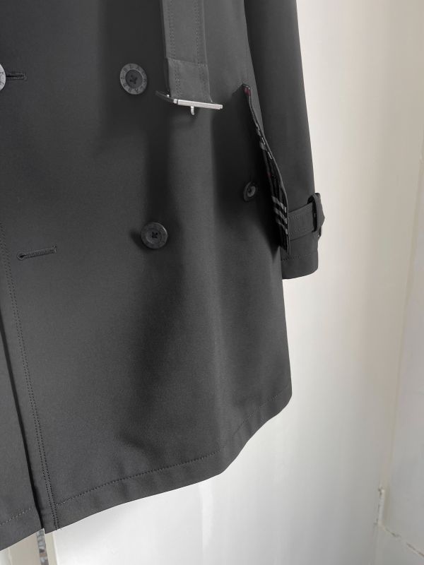 【分期0利率】BURBERRY 黑標內裏格紋風衣外套【95成新】 