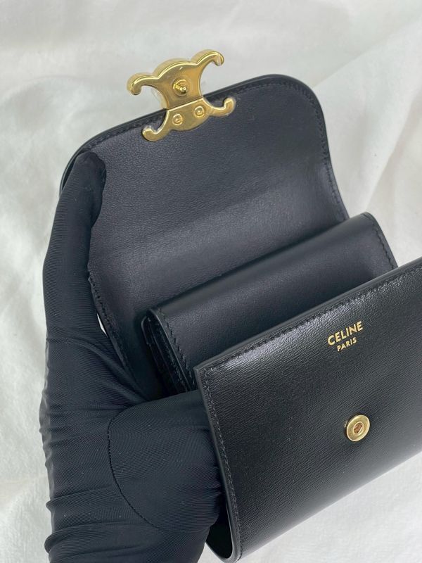 【未使用閒置品】CELINE 亮面牛皮革TRIOMPHE三折短夾 
