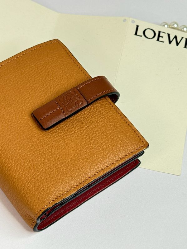【分期0利率】LOEWE 小牛皮小型拉鍊短夾【95成新】 