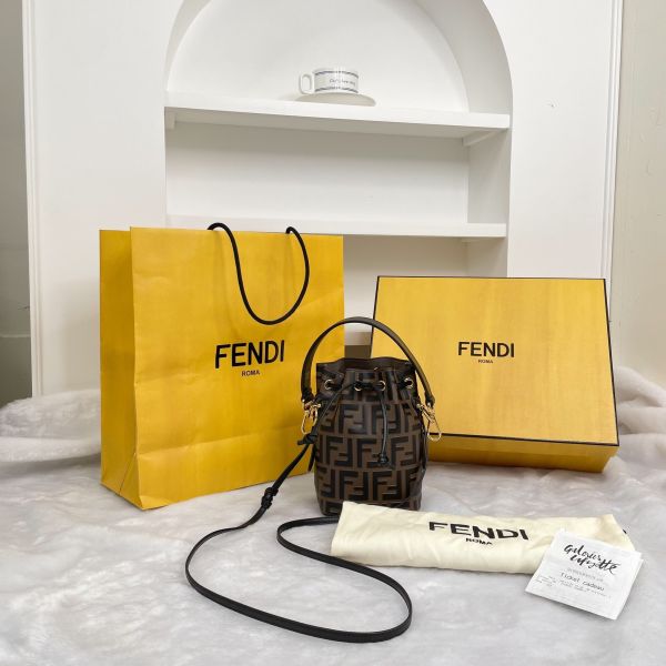 【12期0利率】FENDI Mon Tresor迷你水桶包【95成新】 