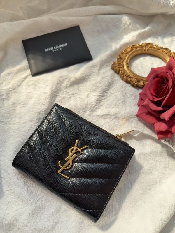 【分期0利率】YSL monogram粒面壓紋皮革兩摺錢包【95成新】 