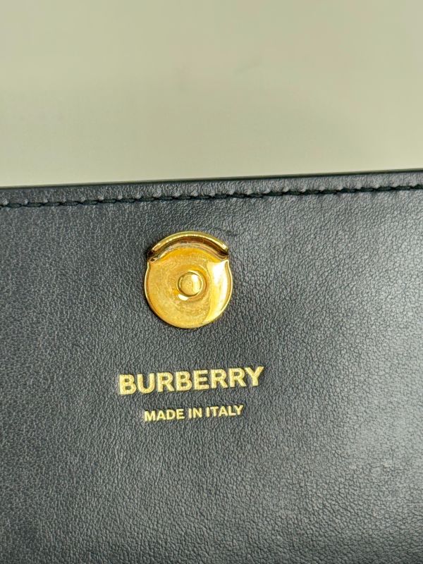 【分期0利率】BURBERRY Hampshire翻蓋斜背包【99成新】 