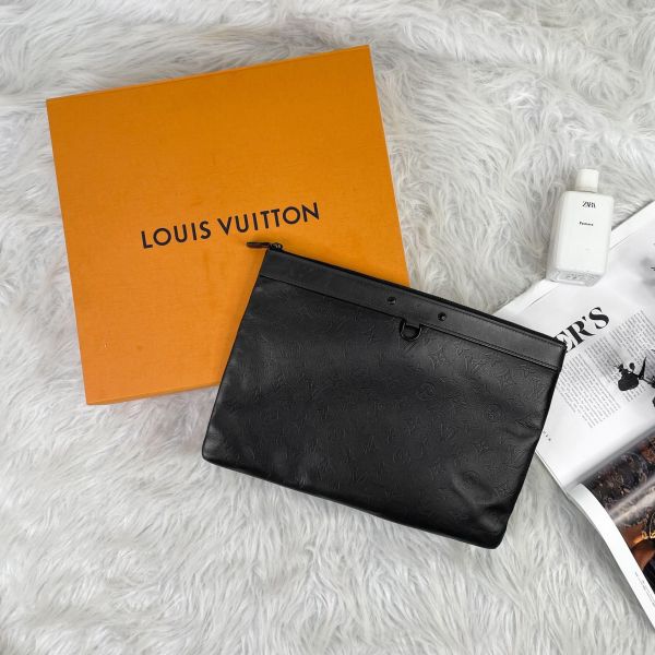 【12期0利率】LV小牛皮DISCOVERY POCHETTE 手拿包【9成新】 
