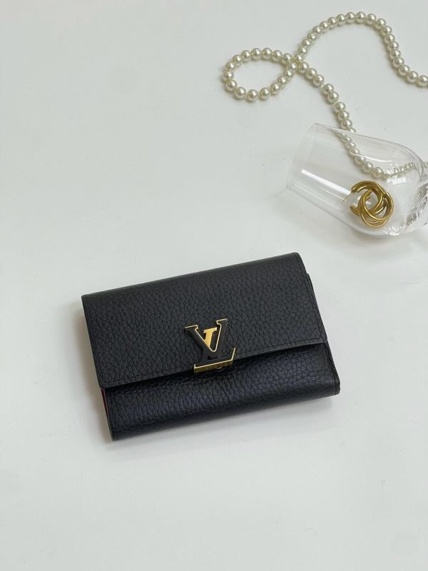 【9成新】LV Capucines 短夾 