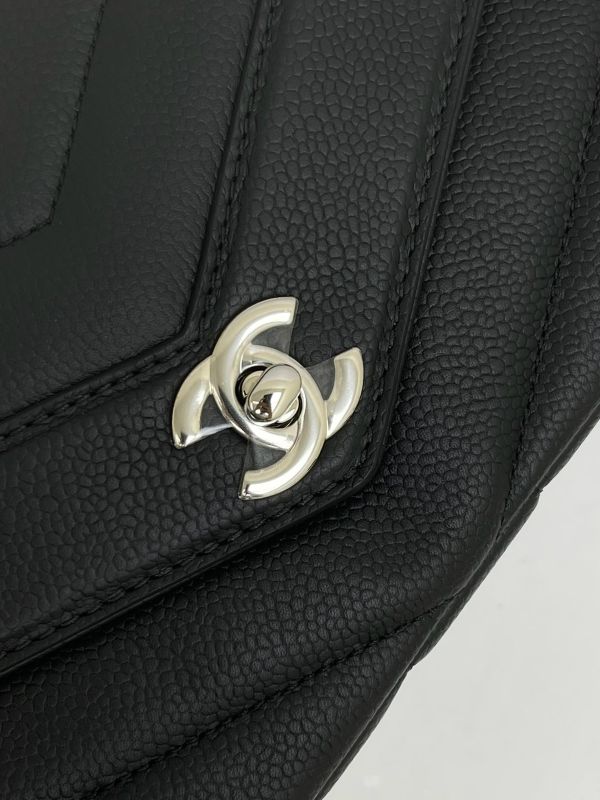 【未使用閒置品】CHANEL 山型紋翻蓋包 