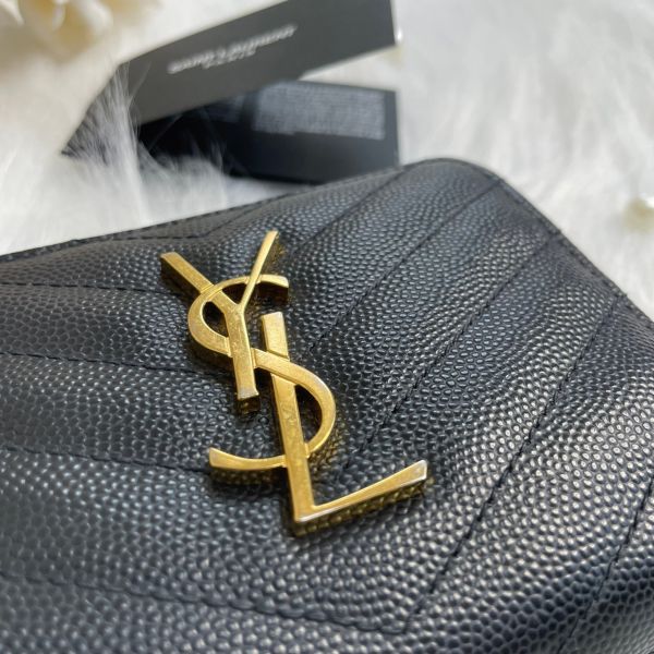 【12期0利率】【二手】YSL 魚子醬衍縫拉鍊對折 6 卡零錢袋短夾 