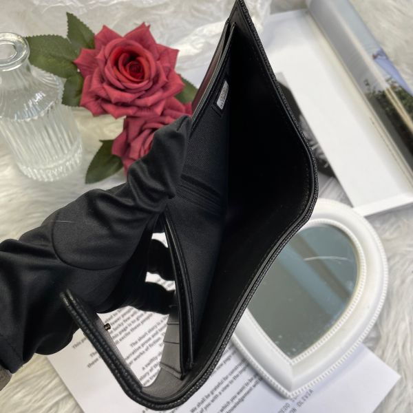 【99 成新】【12 期 0 利率】Chanel  Boy牛皮金扣 三折短夾 