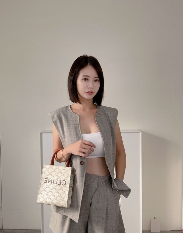 【12期0利率】CELINE 白色老花迷你琴譜包【全新閒置】 