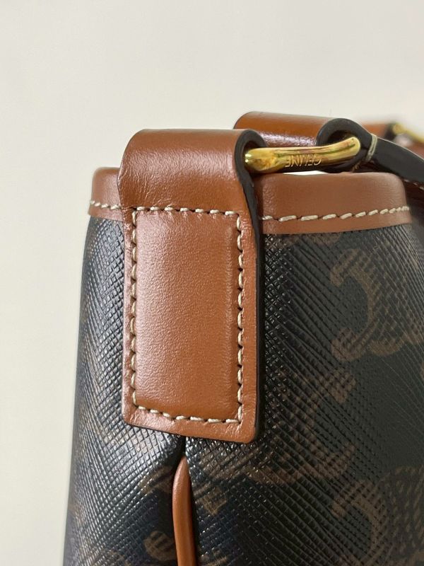 【分期0利率】CELINE TRIOMPHE老花小號水桶包【9成新】 