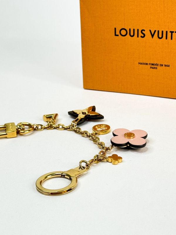 【分期0利率】LV Blooming Flowers 鏈帶手袋吊飾【9成新】 