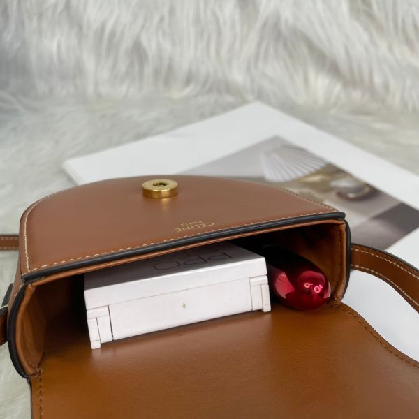 【95新】【12期0利率】CELINE 平滑小牛皮CUIR TRIOMPHE迷你BESACE  小胖包 