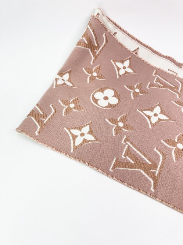 【未使用閒置品】LV Essential Shine 圍巾 