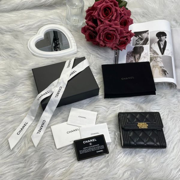 【99 成新】【12 期 0 利率】Chanel  Boy牛皮金扣 三折短夾 